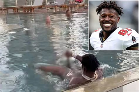 antonio brown pool|Antonio Brown ‘exposes himself’ in Dubai swimming pool before。